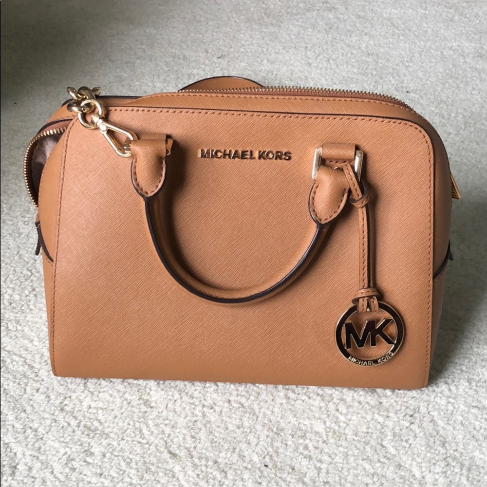 Tan Michael Kors pocketbook